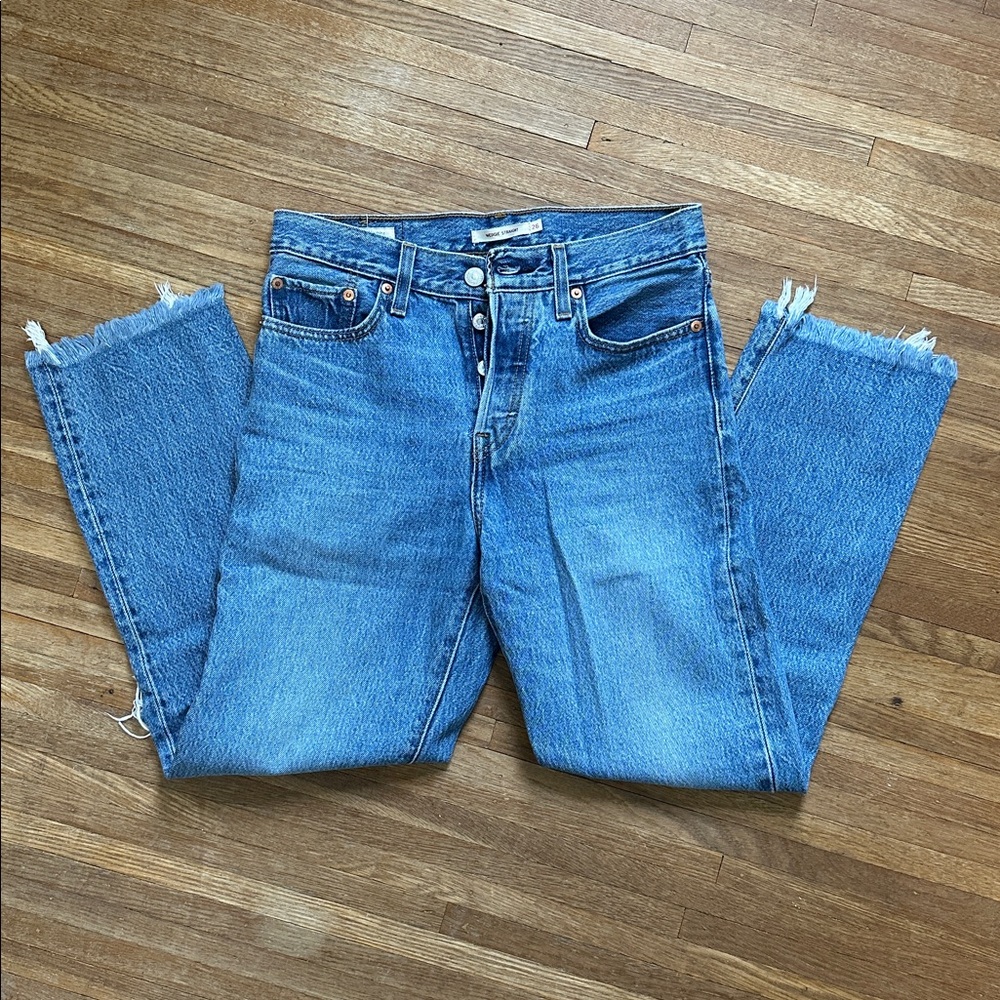 Levi's Wedgie Straight Raw Hem size 26